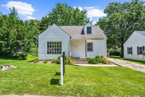 1910 Iowa St, Cedar Falls, IA 50613