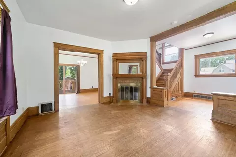513 W 22nd St, Cedar Falls, IA 50613