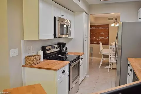 191 Bennington Dr #12-6, Naples, FL 34104