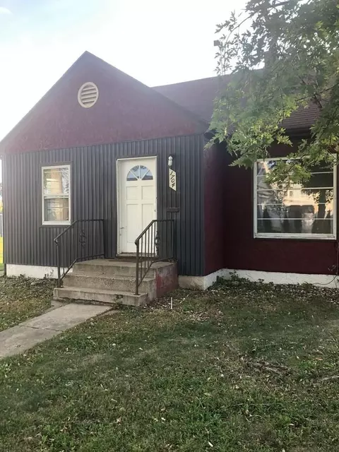 1704 S 8th Ave, Sioux Falls, SD 57105