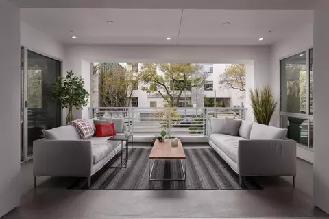 450 N Palm Dr #206, Beverly Hills, CA 90210