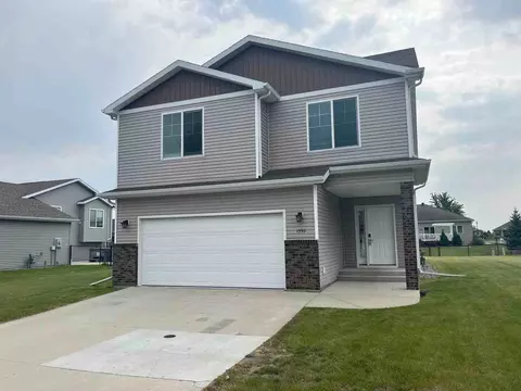 1559 35th Ave S, Moorhead, MN 56560