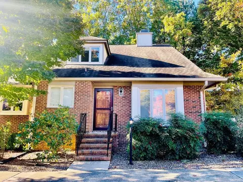 107 Essex Dr, Chapel Hill, NC 27514