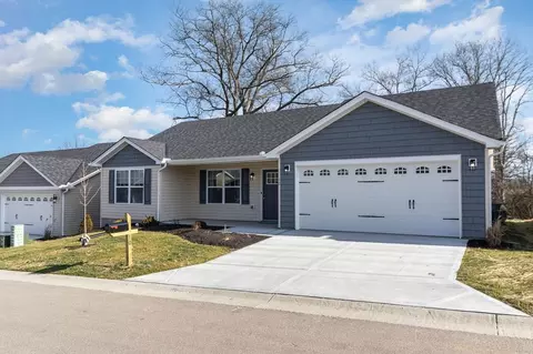 10 E Persimmon Dr, Hamilton, OH 45013