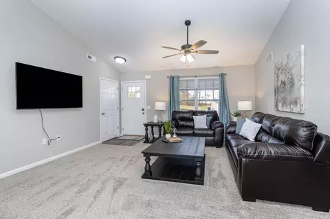 10 E Persimmon Dr, Hamilton, OH 45013 photo 4