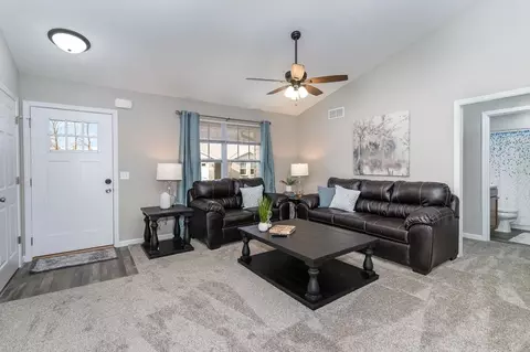 10 E Persimmon Dr, Hamilton, OH 45013 photo 3