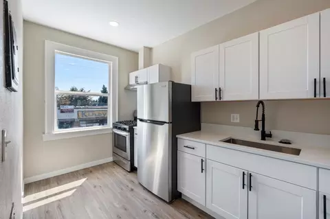7325 NE Sandy Blvd #3, Portland, OR 97213