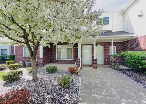 5637 Twin Oaks Dr, Sterling Heights, MI 48314