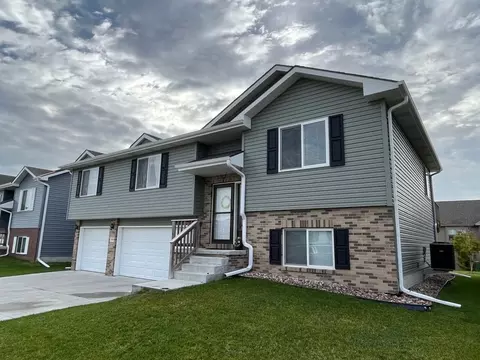 7825 Yankee Woods Dr, Lincoln, NE 68516