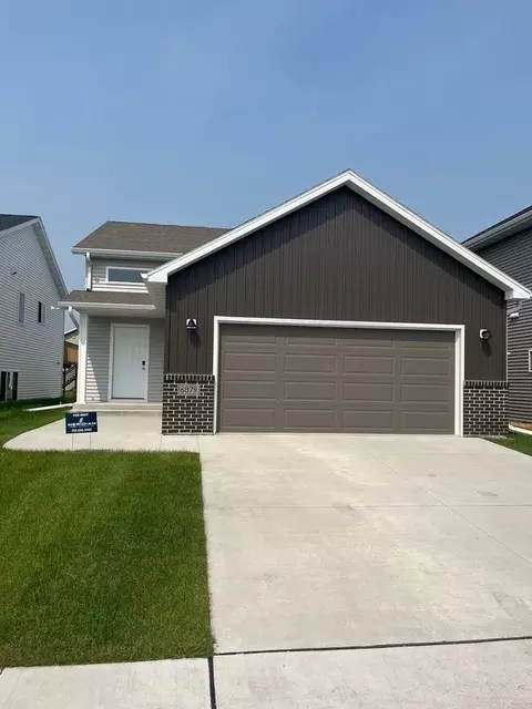 6879 Joseph St, Horace, ND 58047