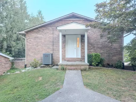 5 Eleven Estates Dr, Lenoir City, TN 37772