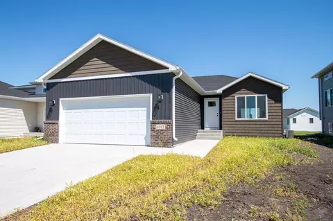 6183 Martin Ln W, West Fargo, ND 58078