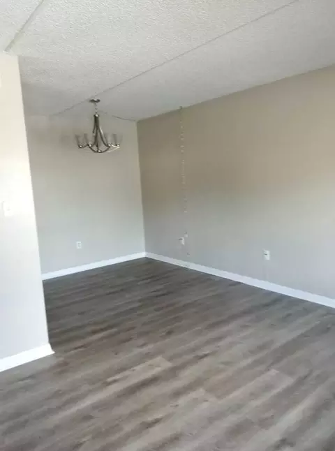 300 N Dewey St, Eustis, FL 32726