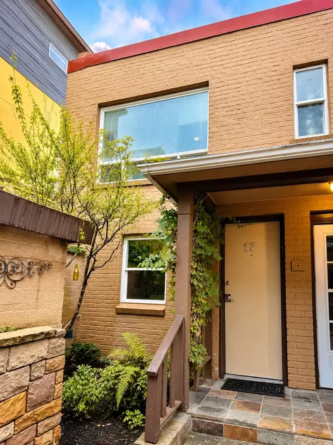 120 14th Ave #17, Seattle, WA 98122