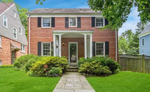 4933 47th St NW, Washington, DC 20016
