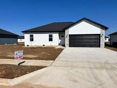 111 W Ledgestone Dr, Rogersville, MO 65742