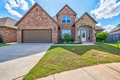 905 Samantha Ln, Moore, OK 73160