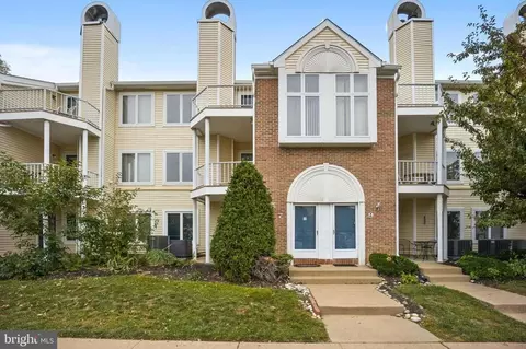 13 Michele Ct, Levittown, PA 19057