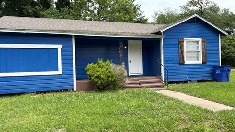 2602 Tanglewood St, West Orange, TX 77630