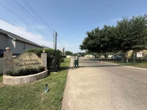 1000 Ranchway Dr #67, Laredo, TX 78045
