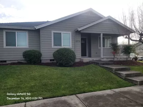 2373 Kamerin Ln, Medford, OR 97501