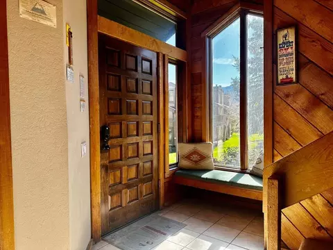 418 Snowcreek Rd, Mammoth Lakes, CA 93546