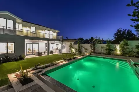 1037 8th St, Manhattan Beach, CA 90266