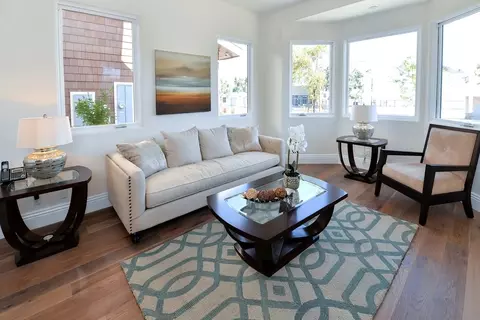 1037 8th St, Manhattan Beach, CA 90266