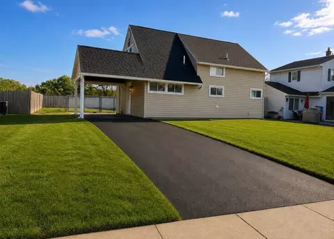 18 Nestingrock Ln, Levittown, PA 19054