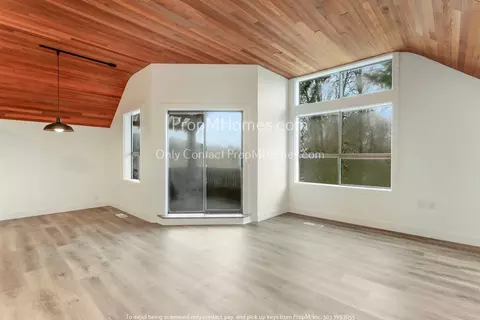 1962 SEagle St, Milwaukie, OR 97222