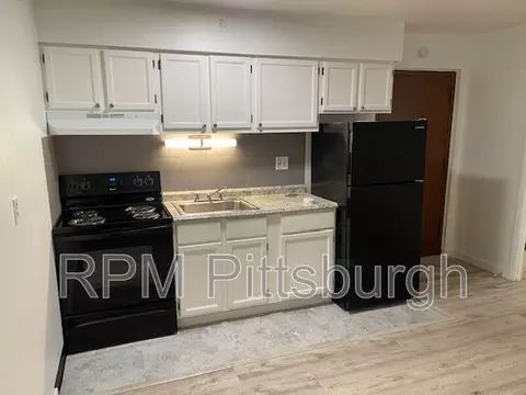 932 Penn Ave #4, Turtle Creek, PA 15145