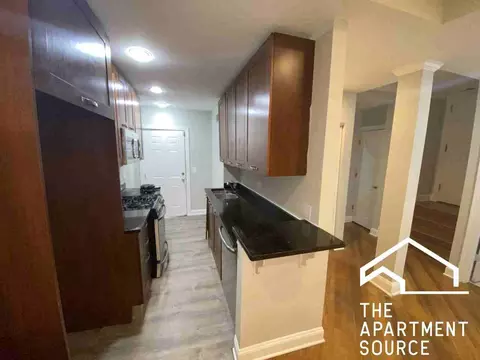 2242 W Morse Ave #G, Chicago, IL 60645