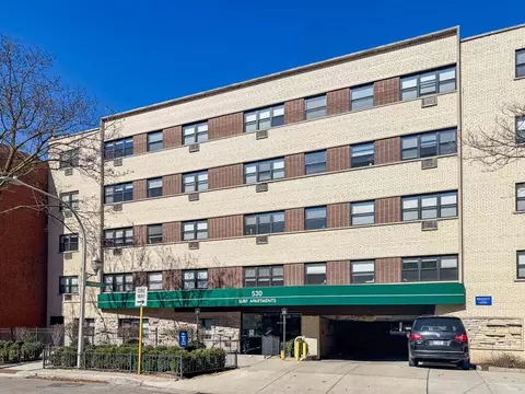 530 W Surf St #505, Chicago, IL 60657