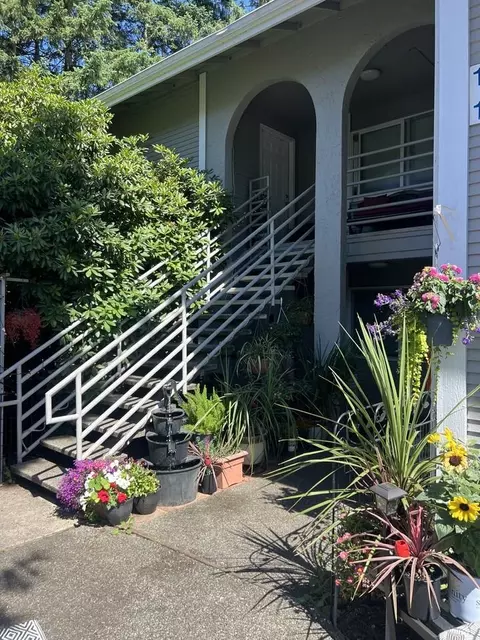 17108 NE 45th St #20, Redmond, WA 98052