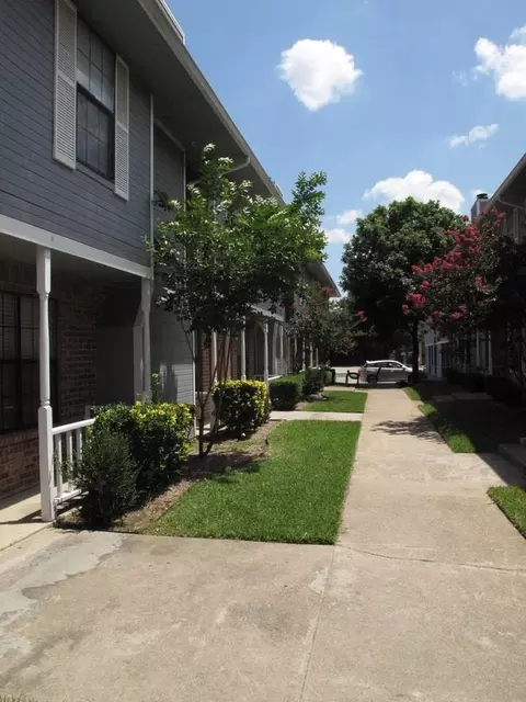 929 W Hickory St, Denton, TX 76201