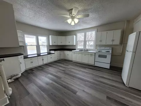 3712 E Sheridan Ave, Des Moines, IA 50317
