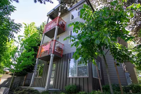 1616 SE Insley St #4, Portland, OR 97202