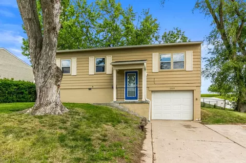7209 S 78th St, La Vista, NE 68128