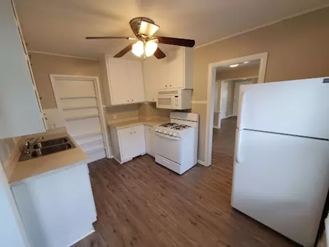 2201 Maple St, Des Moines, IA 50317