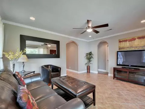 610 W North Loop Blvd, Austin, TX 78751 photo 8