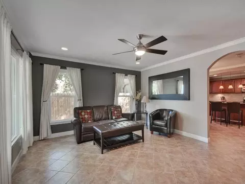 610 W North Loop Blvd, Austin, TX 78751 photo 9