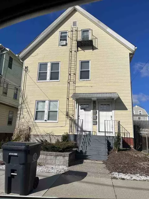 25 10th St #2, East Providence, RI 02914