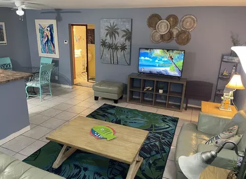 727 SE 15th St #5, Fort Lauderdale, FL 33316