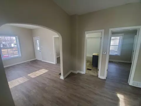 3211 E 8th St, Des Moines, IA 50316