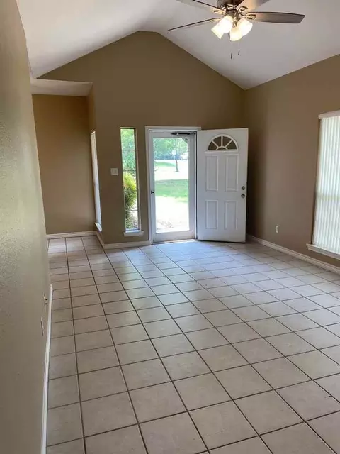 522 N 8th St, Midlothian, TX 76065