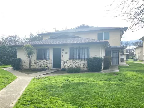 2912 Peachtree Dr, Stockton, CA 95203