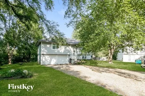 1712 NE White Dr, Lees Summit, MO 64086