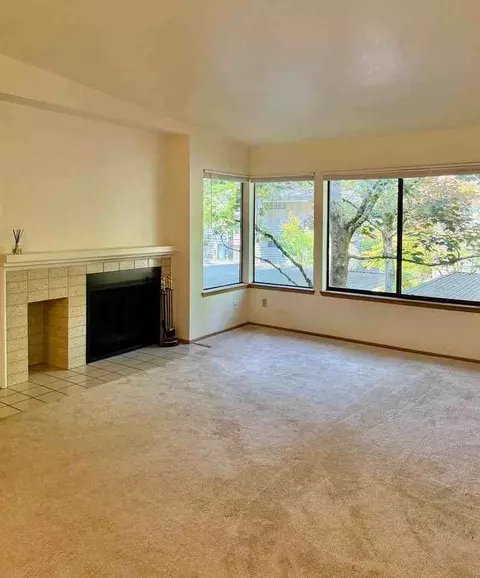 1276 Bellevue Way NE #4, Bellevue, WA 98004