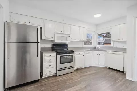 2011 Waterloo Rd, Cedar Falls, IA 50613