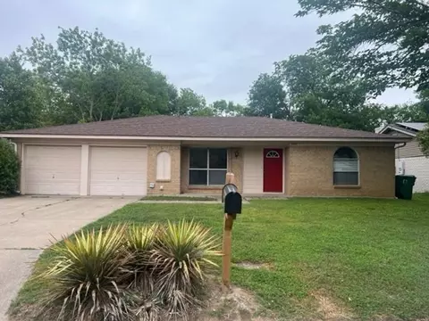 3401 Hummingbird Ln, Denton, TX 76209